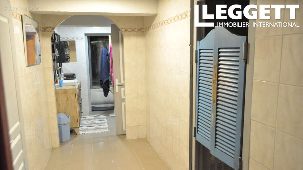 Commerce à COMBIERS