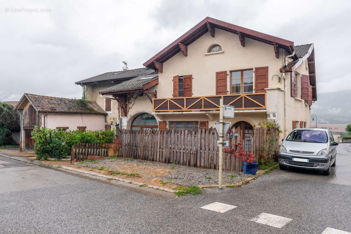 Maison à CHALLEX