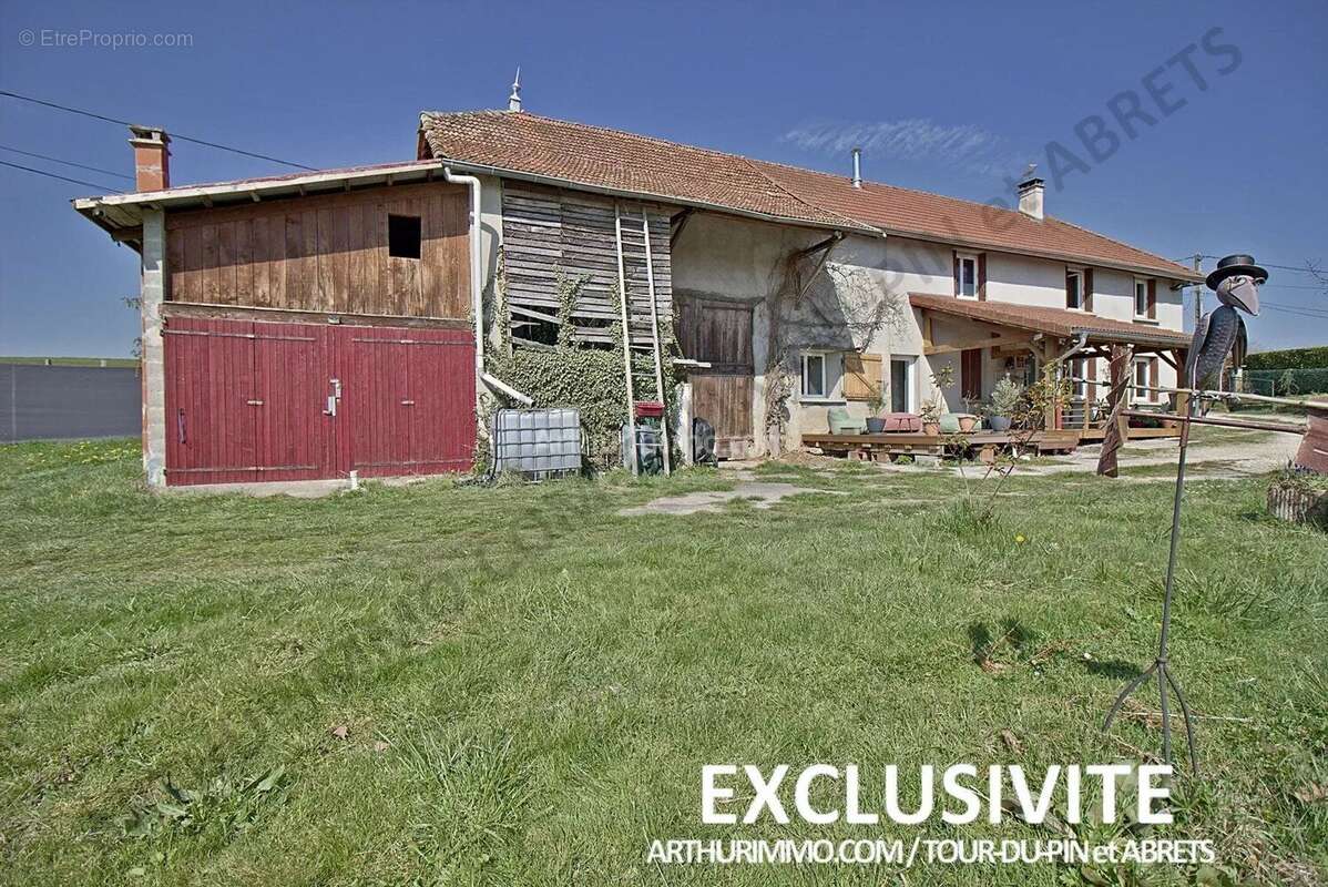 Maison à LA TOUR-DU-PIN