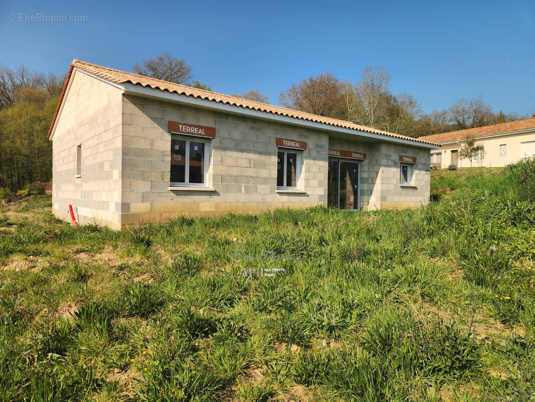Maison à SAINT-ASTIER