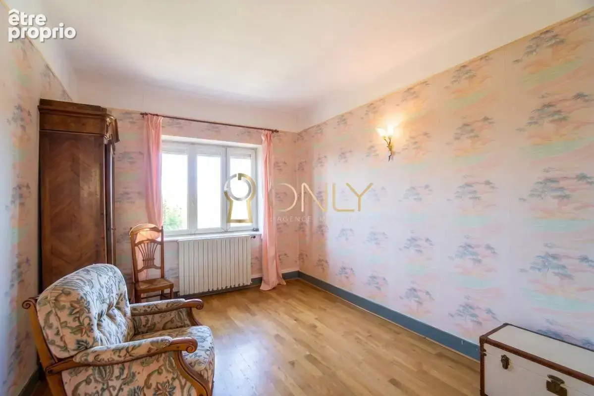 Poleymieux au Mont d'Or - Maison de caractère - 176 M² -  Dépendances - A rénover - photo 21