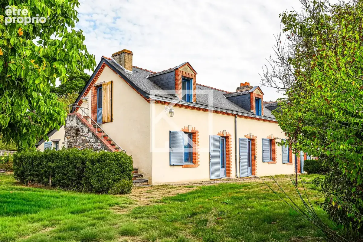 Maison 10 pièces 241 m² à vendre à Beaucouze (49070) - photo 2