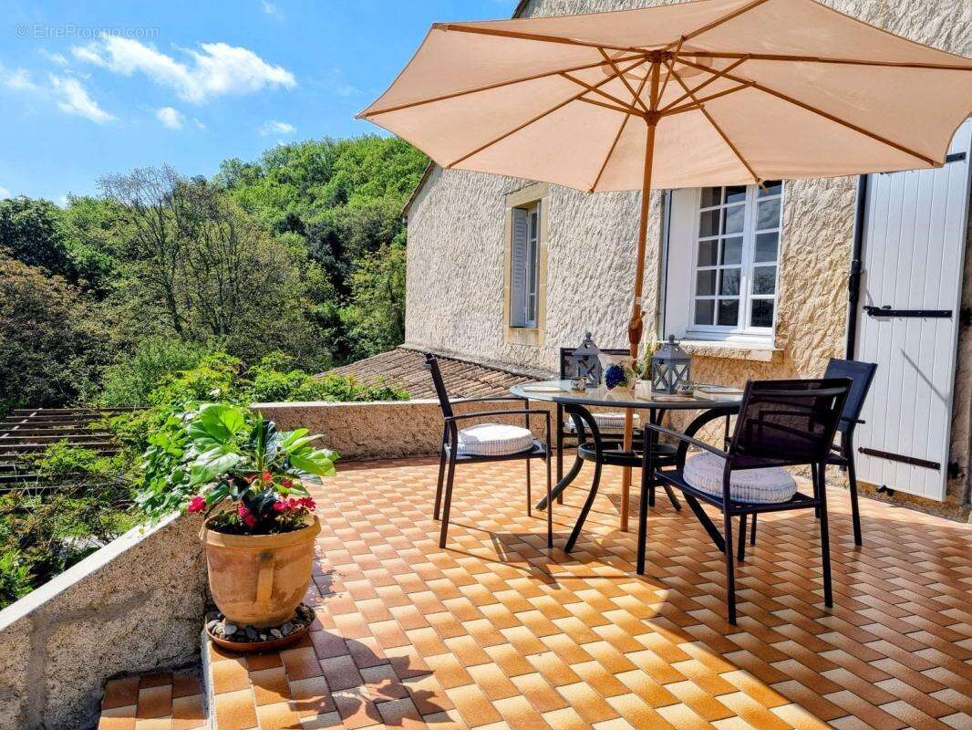 Maison à POMY
