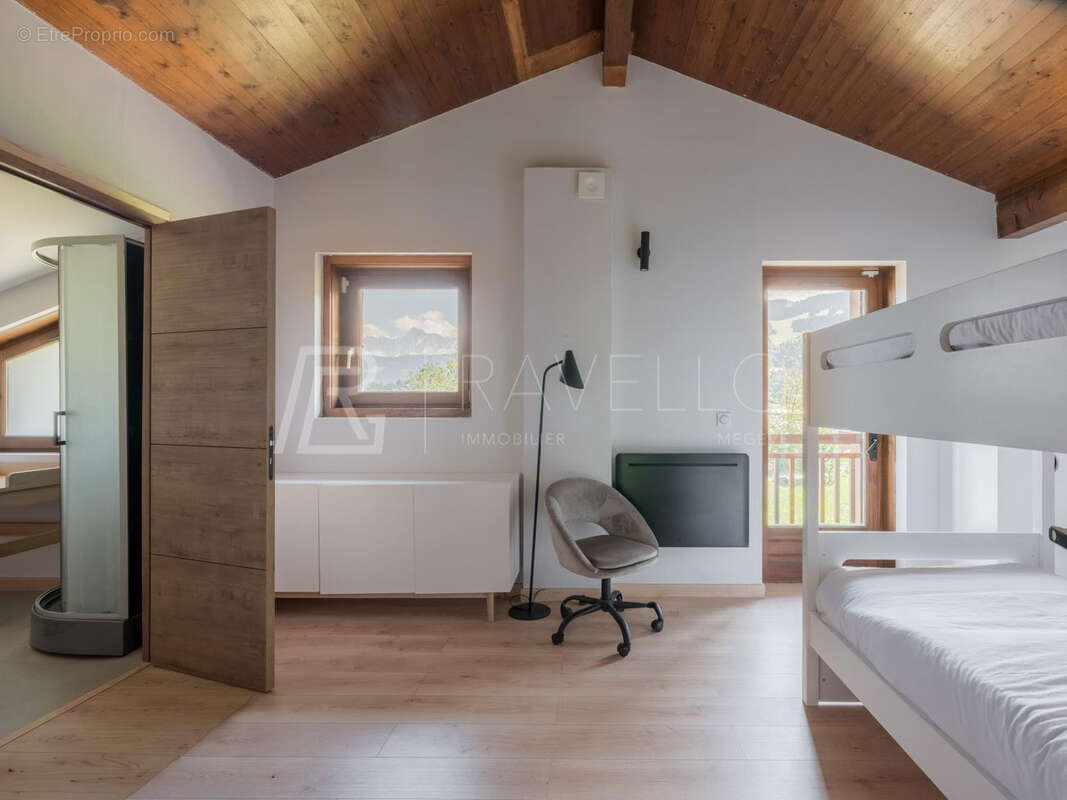 Chalet composé de cinq appartements   300 m2 avec vue exceptionnelle sur le Mont-Blanc - photo 9
