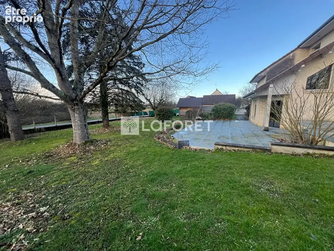 Trenal · Maison familiale 278 m² · Piscine couverte · Terrain 2 000 m² · DPE C - photo 16