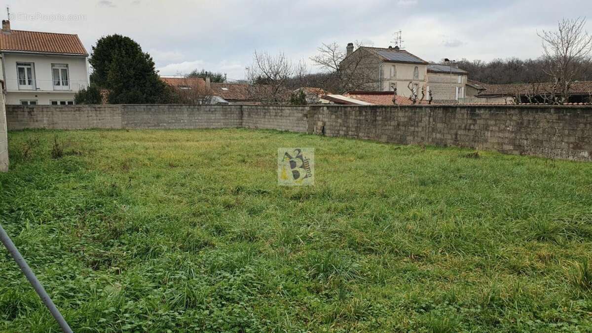 Terrain à ANGOULEME
