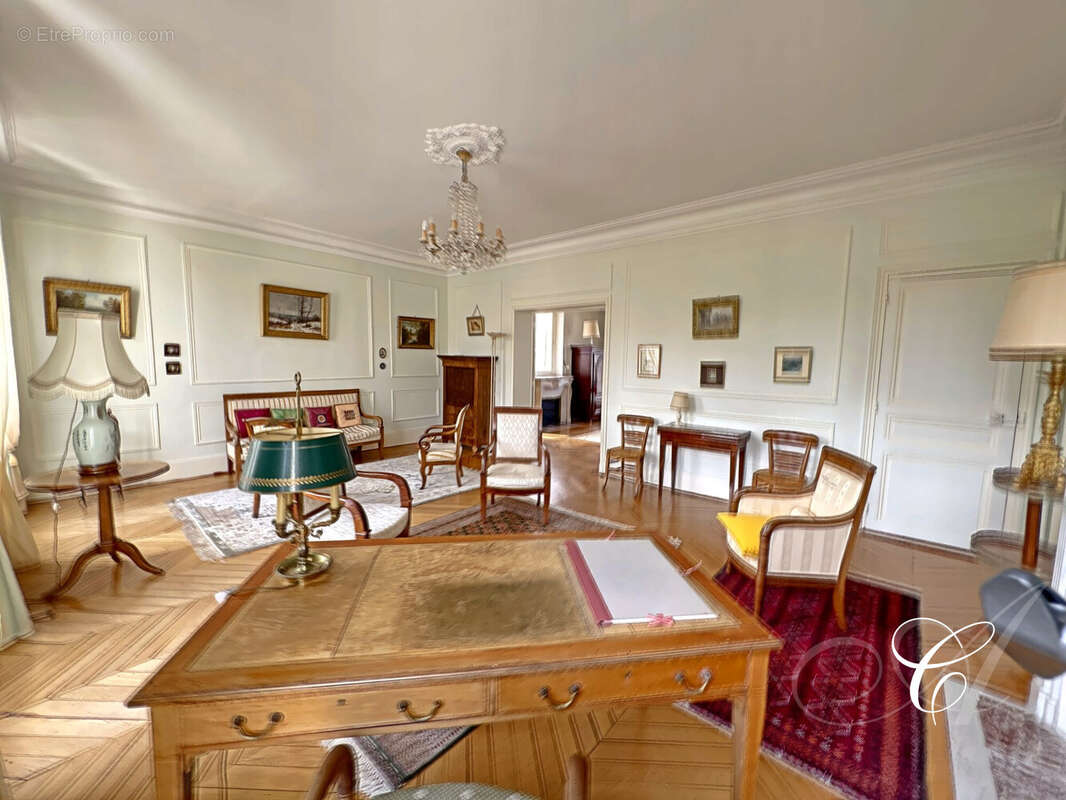 Appartement à VERSAILLES