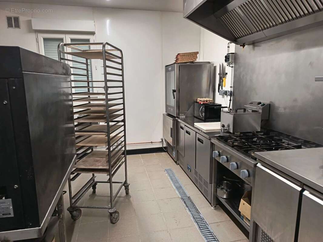 Commerce à AUZAT-LA-COMBELLE