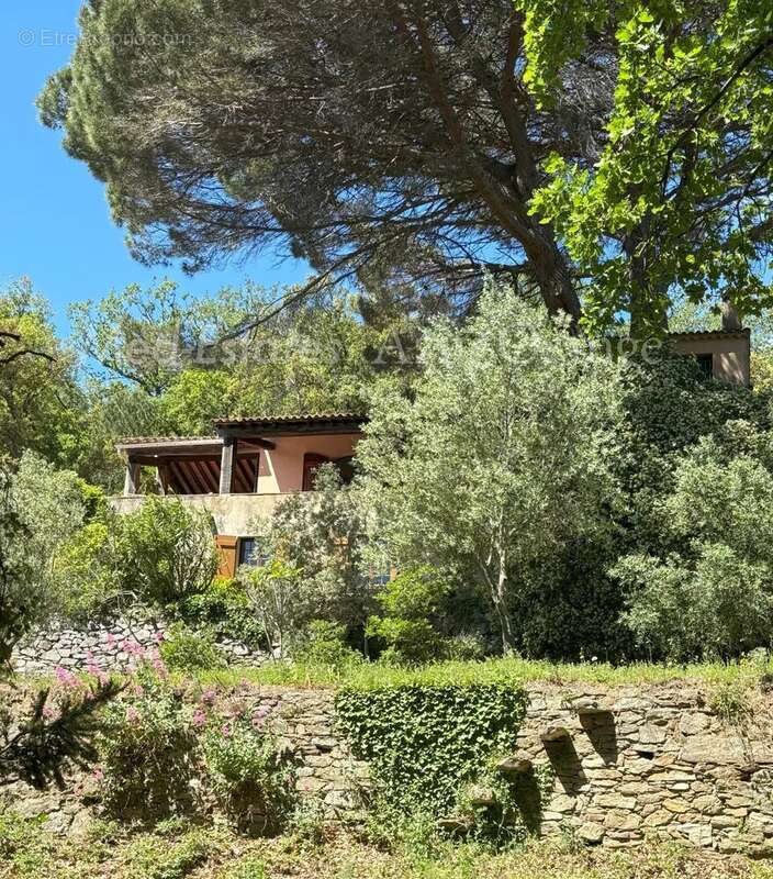 Maison à LA GARDE-FREINET