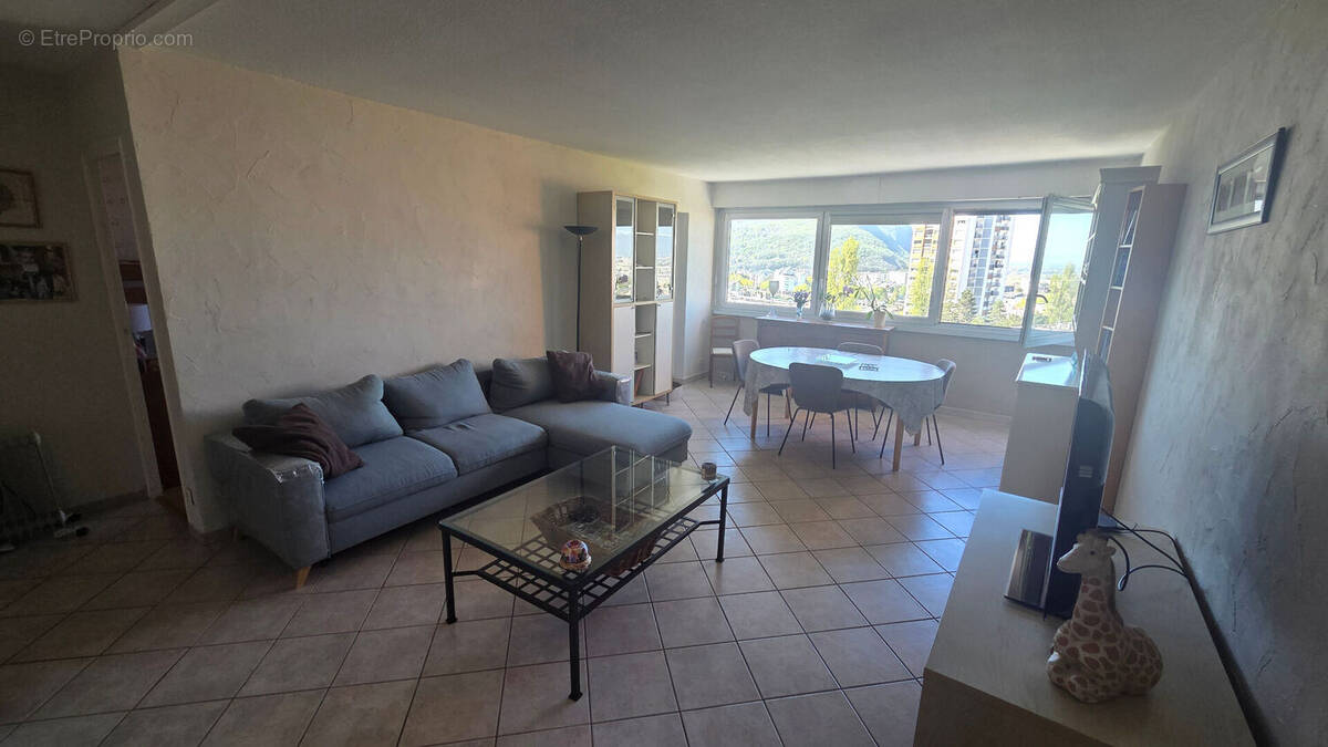 Appartement à VETRAZ-MONTHOUX