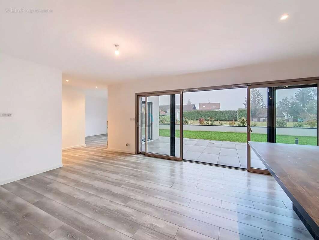 Maison à VETRAZ-MONTHOUX