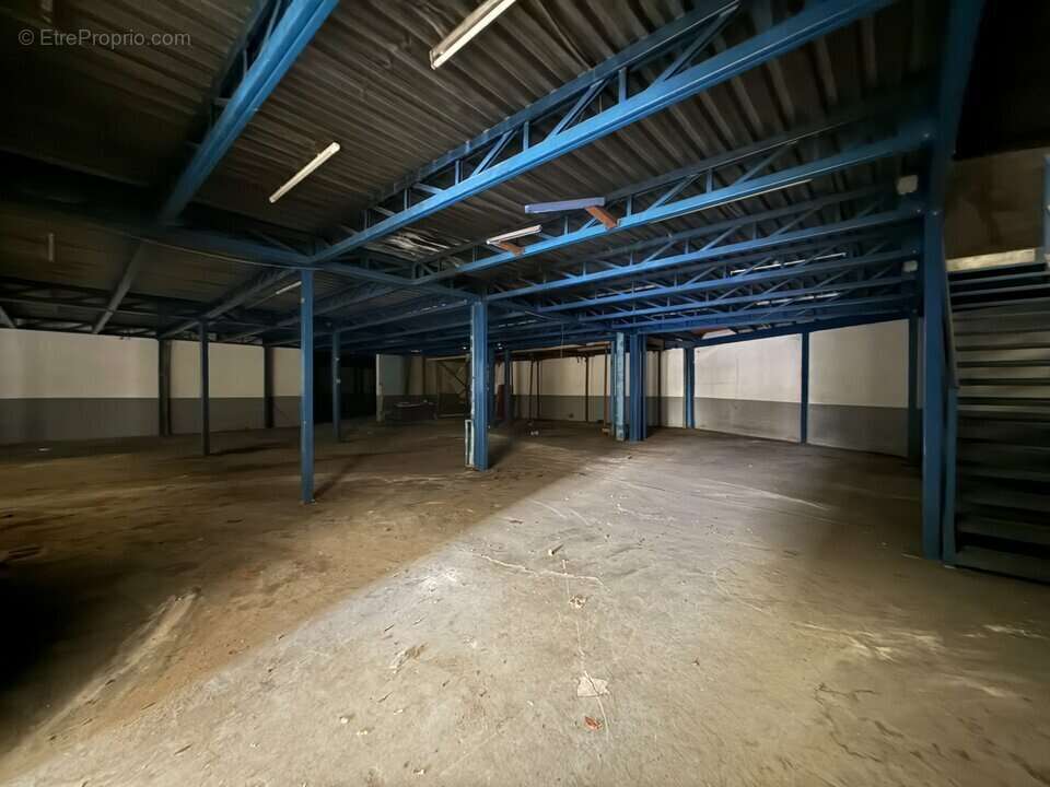 Autre à LA COURNEUVE