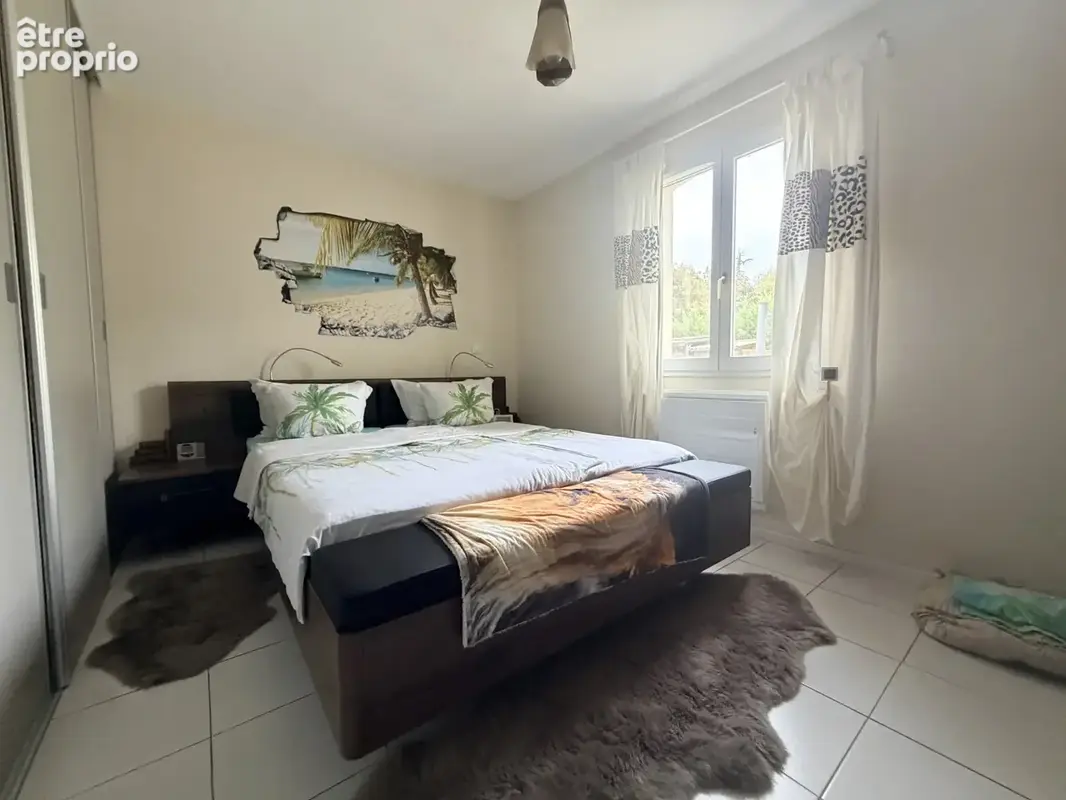 Maison familiale 121 m2 avec piscine, terrain clôturé et beaux espaces de vie - photo 12