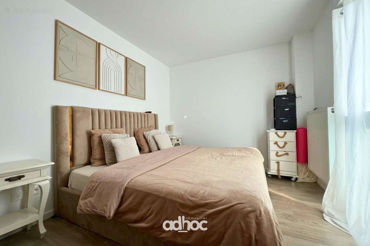 Maison 86 m² à Saint-Jean-De-La-Ruelle  - photo 4