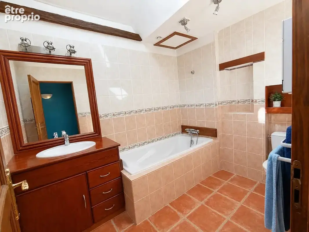 SAINT MARCEL LES SAUZET – Charmante maison de village - T3 – 90 m² – Cave – Atelier – Stationnement immédiat - photo 8
