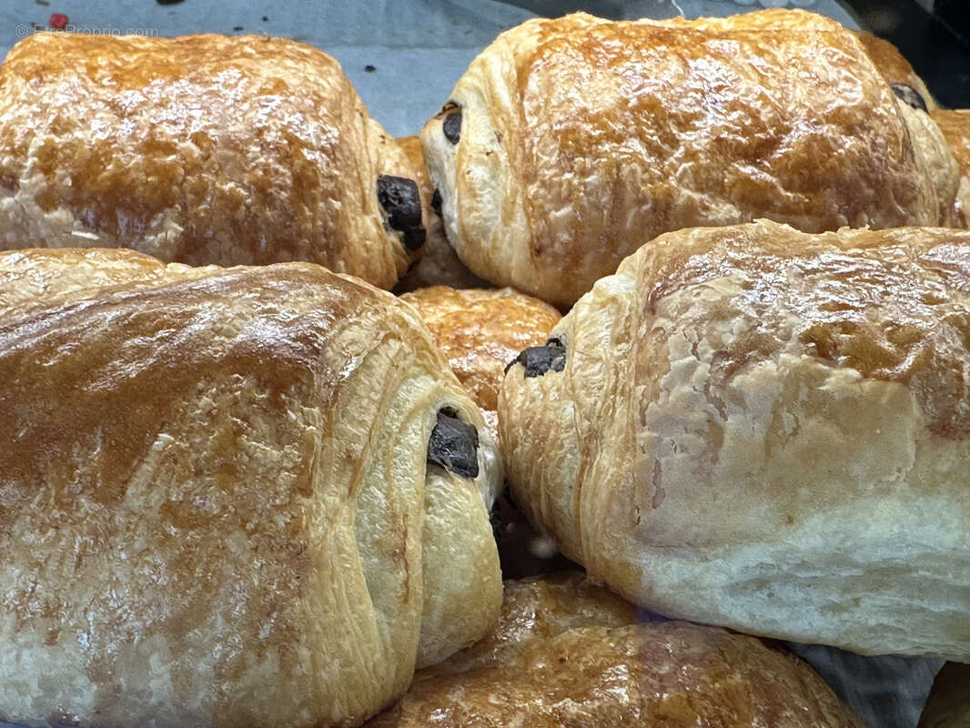 Commerce à CONDRIEU