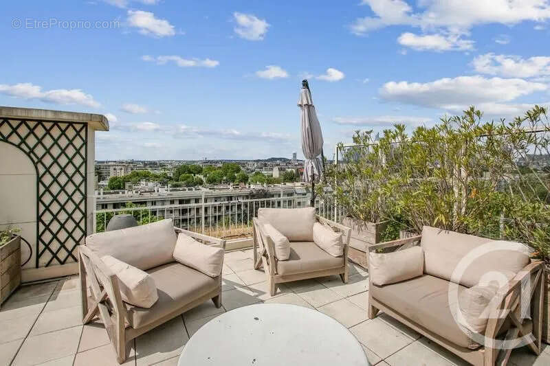 Appartement à NEUILLY-SUR-SEINE