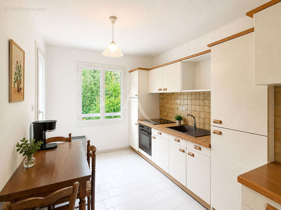 Appartement Marseille 2 pièces 51 m2 avec balcon côté jardin, dernier étage, cave et parking en supplément - photo 3
