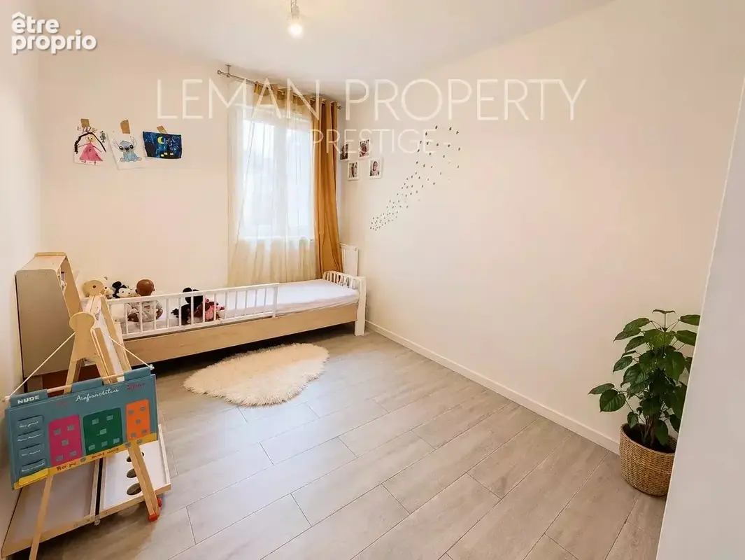 T4 en rez de jardin de 80 m2 avec(en SUS) garage double - photo 14