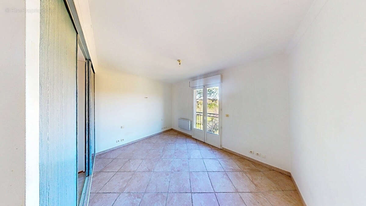 Coup de cœur à Sommières   T4 de 96 m2 avec terrasse, jardin et parking - photo 6