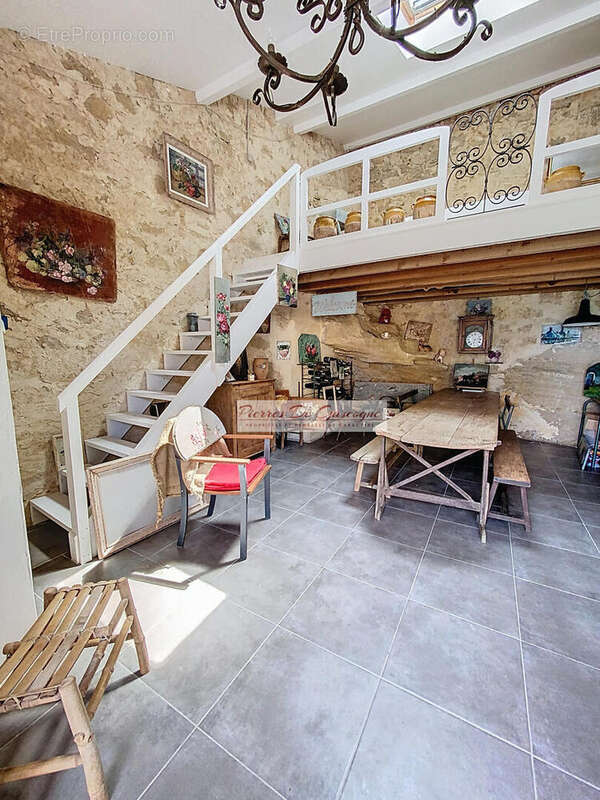 DEPENDANCE AMENAGEE - Maison à VIC-FEZENSAC