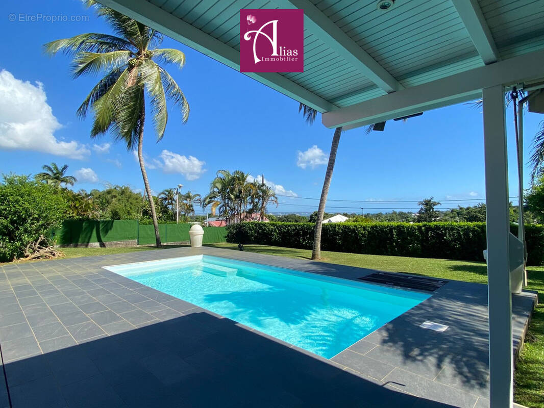 Maison à PETIT-BOURG