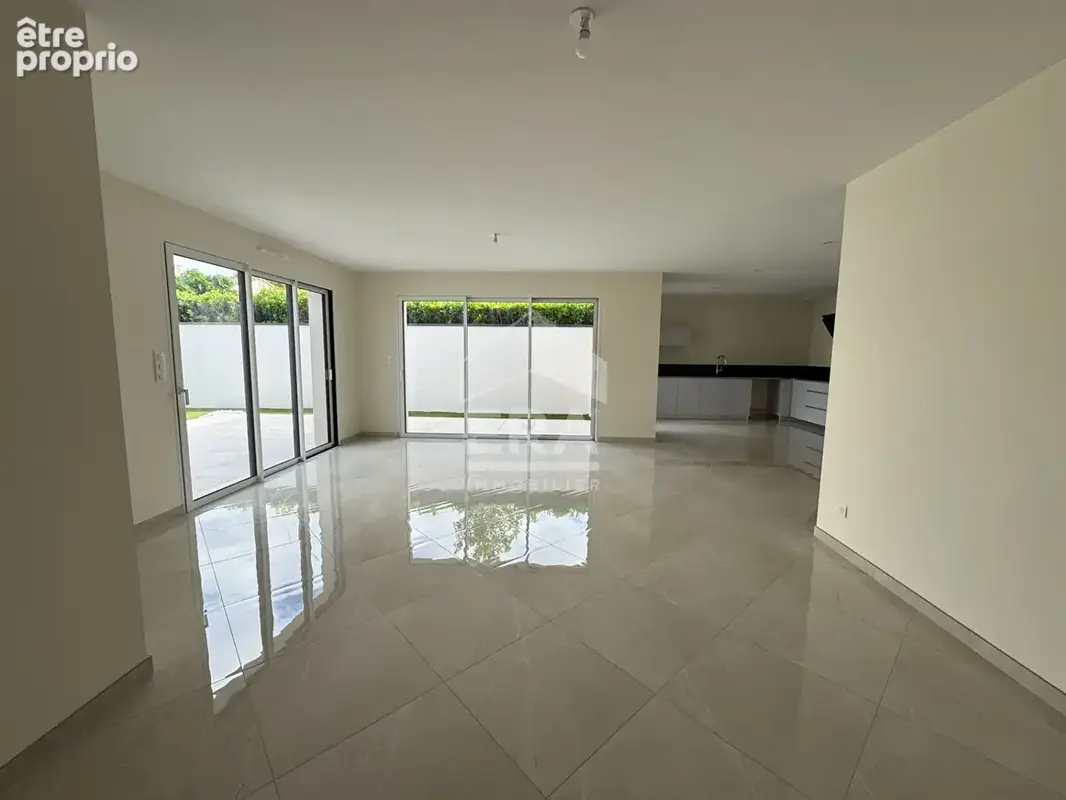 Maison de plain -pied 4 chambres - Chauray - photo 2
