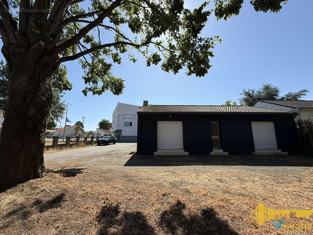 Cabinet / Local Professionnel 119,45m2 - 7 places de parkings - photo 20