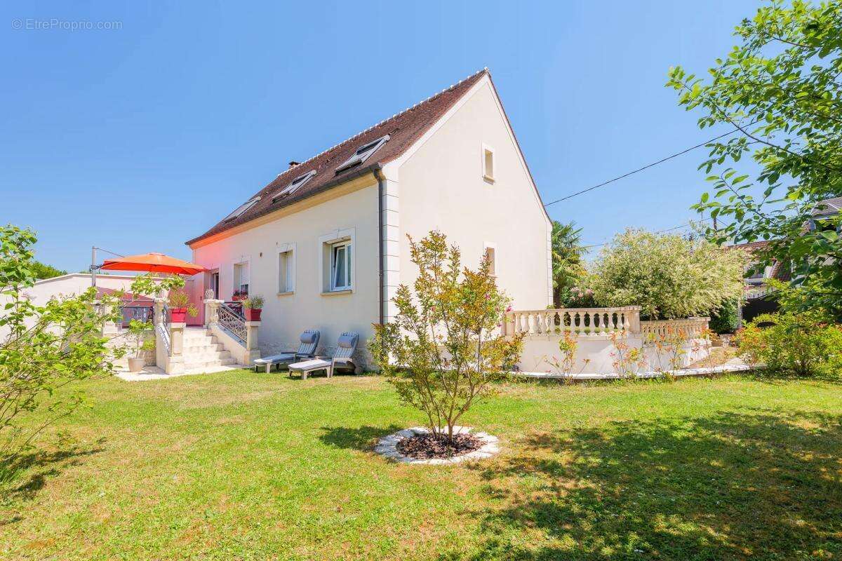 Maison de 7 pièces de 245 m² à Claye-Souilly - photo 16