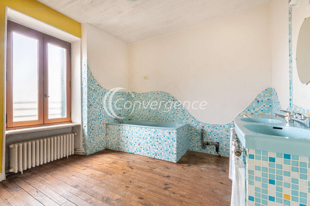 Maison à MAGNAC-BOURG