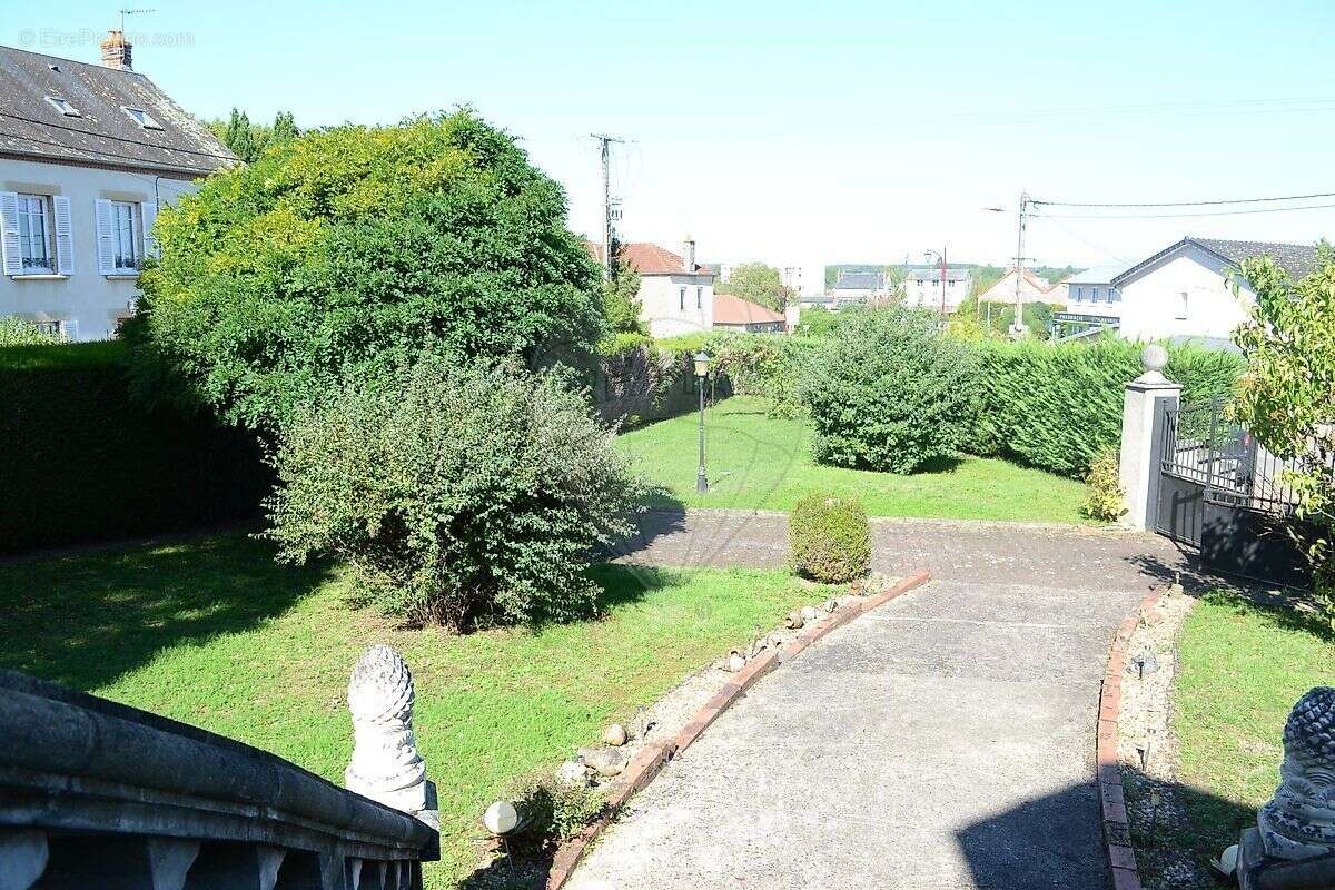 Maison à CERCY-LA-TOUR