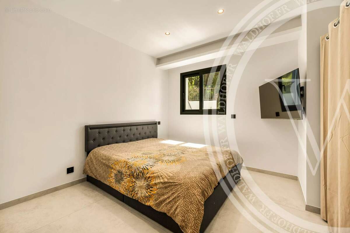 Maison à ROQUEFORT-LES-PINS