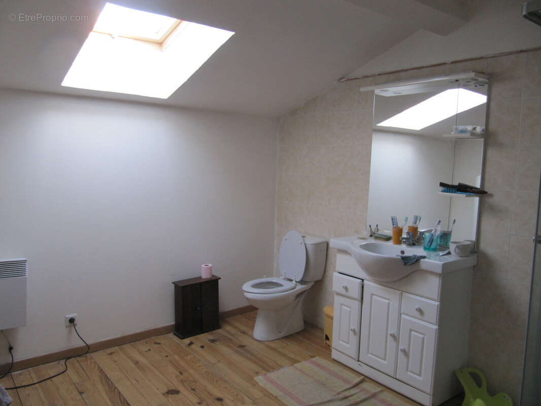 Appartement à PRIGNAC-ET-MARCAMPS