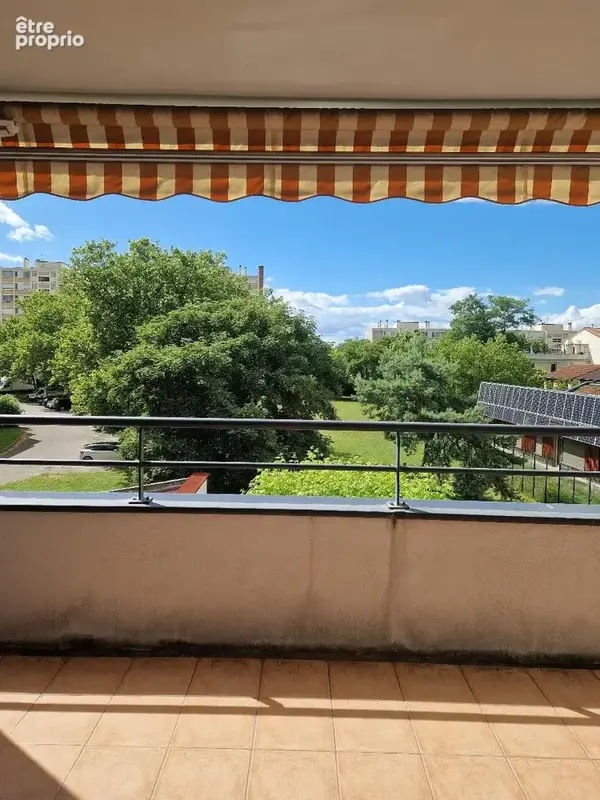   - Appartement à SAINT-PRIEST