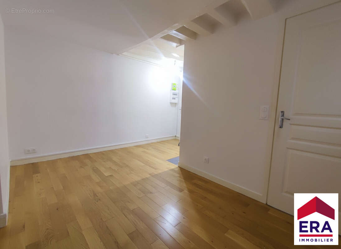 Appartement à PARIS-3E