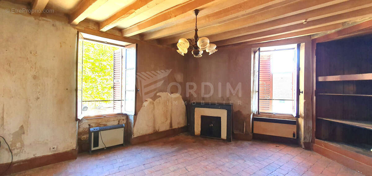 Léré  (18240)  Maison avec deux  appartements - 5 pièces - 3 chambres - Terrain 245 m². - photo 4