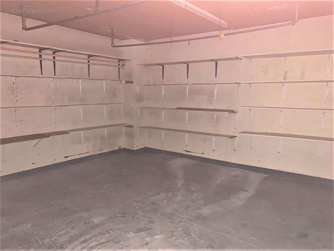 Commerce à COURBEVOIE