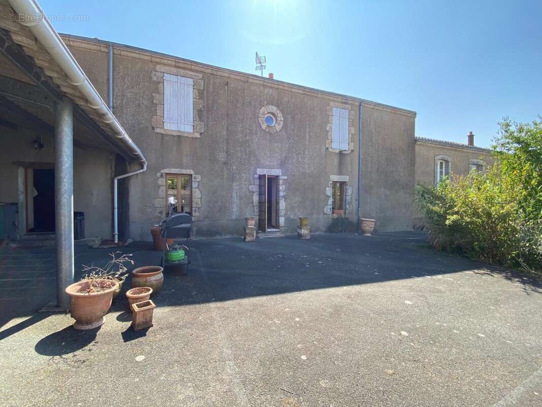Maison 192 m² à Saint-Crespin-Sur-Moine  - photo 3