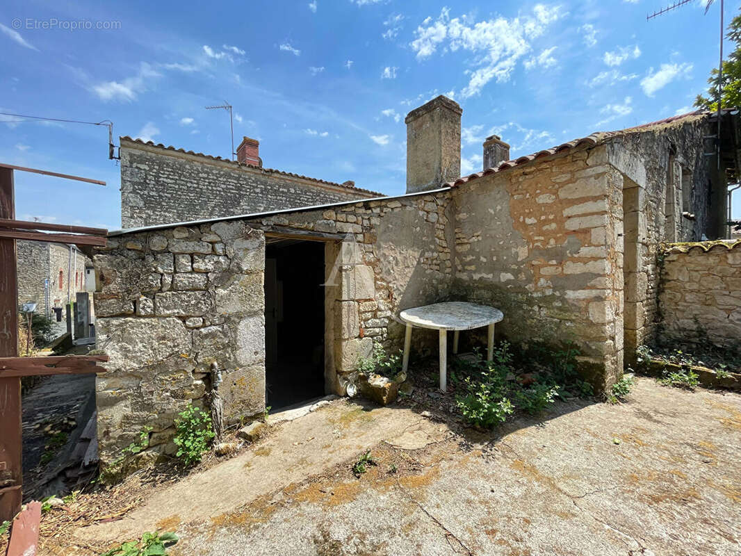 Ancienne Ferme -  Les Magnils-Reigniers - photo 5