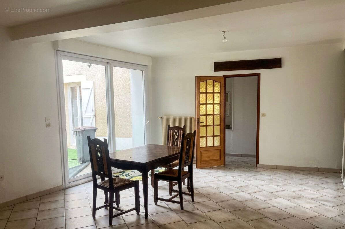 Appartement à TROISSY