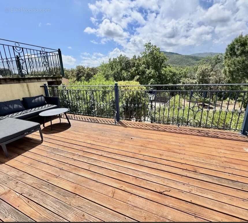 Appartement à ROQUEBRUNE-SUR-ARGENS