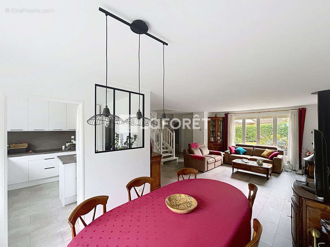 Maison à MORAINVILLIERS