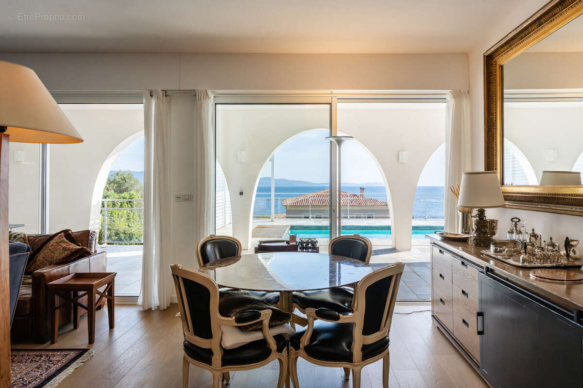 Villa de charme 300 m2 route des Sanguinaires avec vue mer et piscine - photo 7