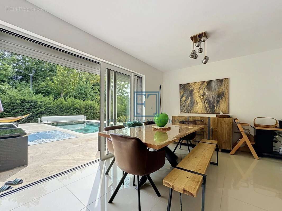 Maison spacieuse et moderne avec piscine à Élancourt Village - photo 5