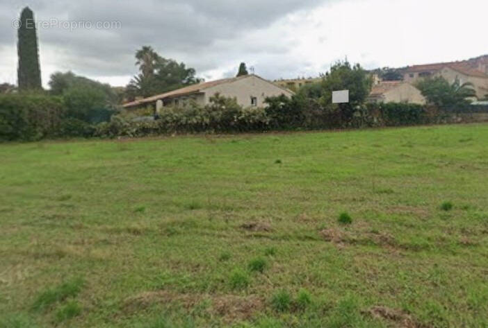 Terrain à BORMES-LES-MIMOSAS
