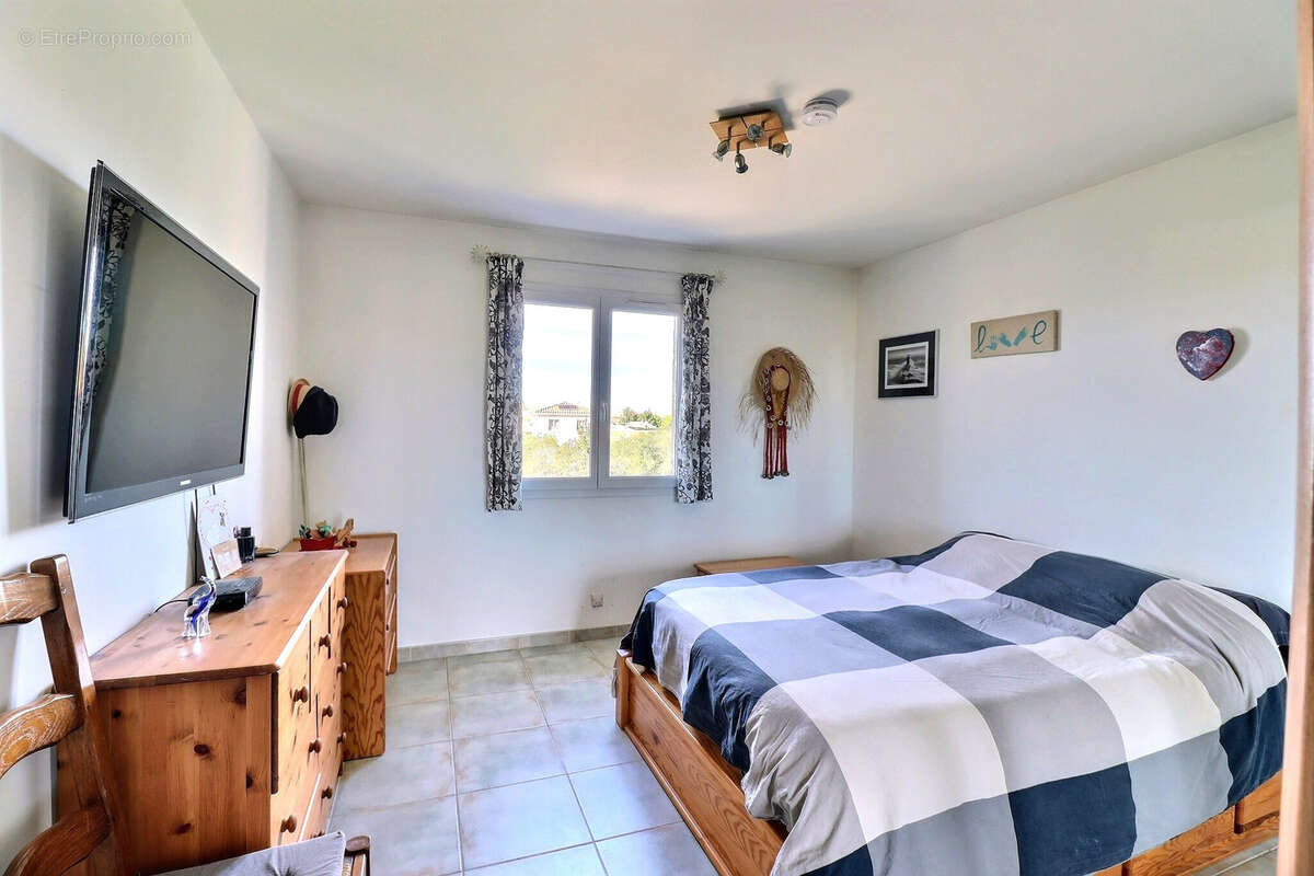 Maison à SAINT-LAURENT-D'AIGOUZE