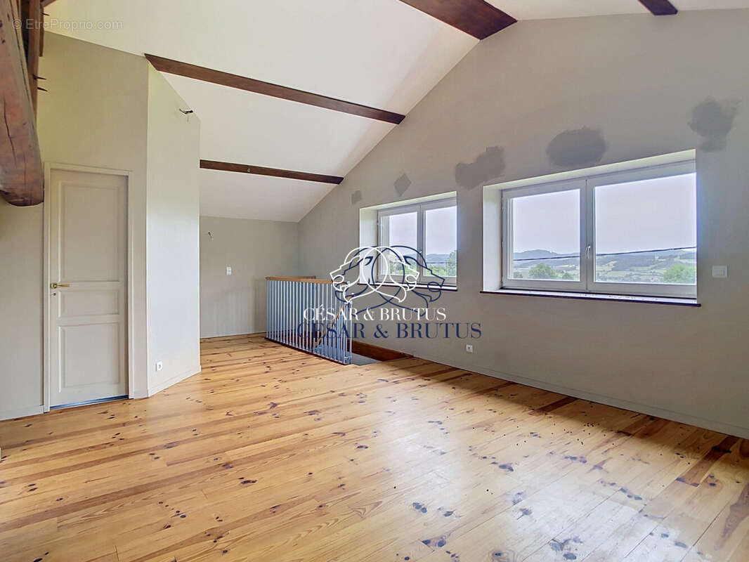Maison 116 m² à Saint-Pierre-Le-Vieux  - photo 7