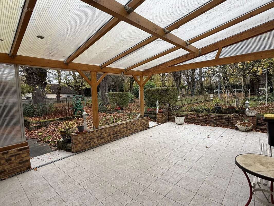 Maison à VILLENEUVE-L'ARCHEVEQUE