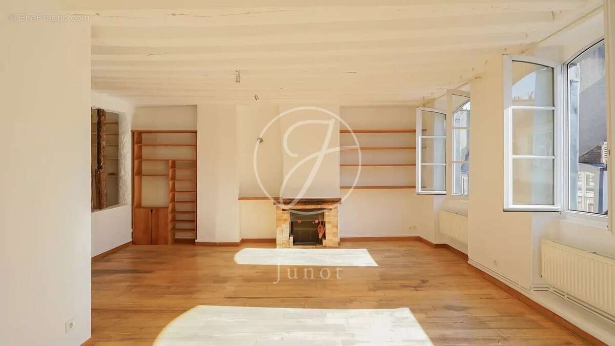Appartement à PARIS-3E