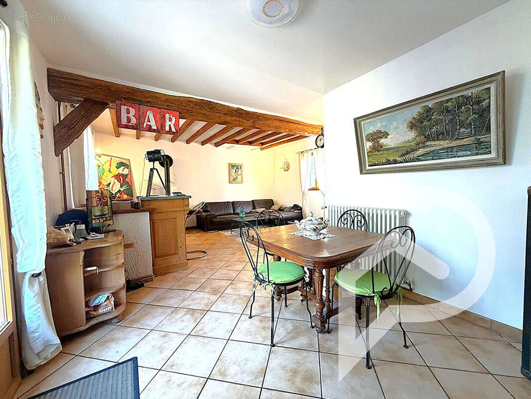 Maison à ESTREES-SAINT-DENIS